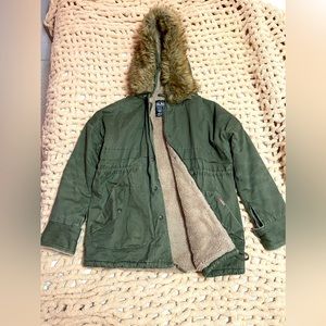 It’s a medium, green army color. Don’t remember the brand name!